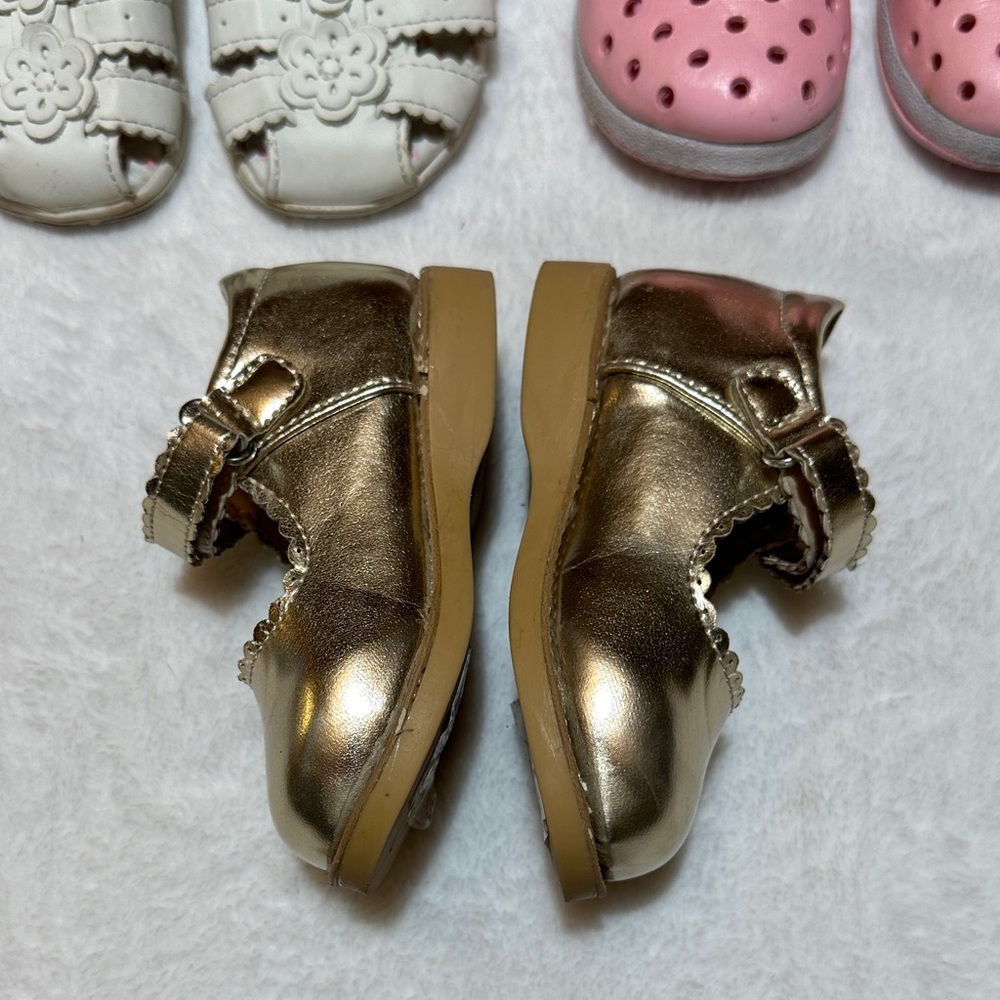 EUC lot of girls size 5 shoes, gold Mary Jane’s, fisherman sandal water shoe - Picture 3 of 6